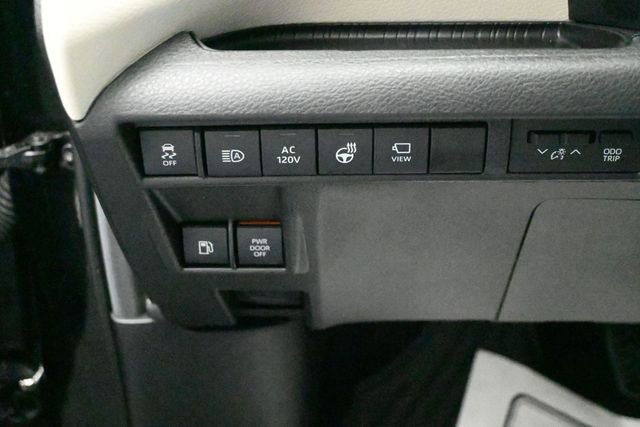 Used 2024 Toyota Sienna Platinum AWD/4WD image 11