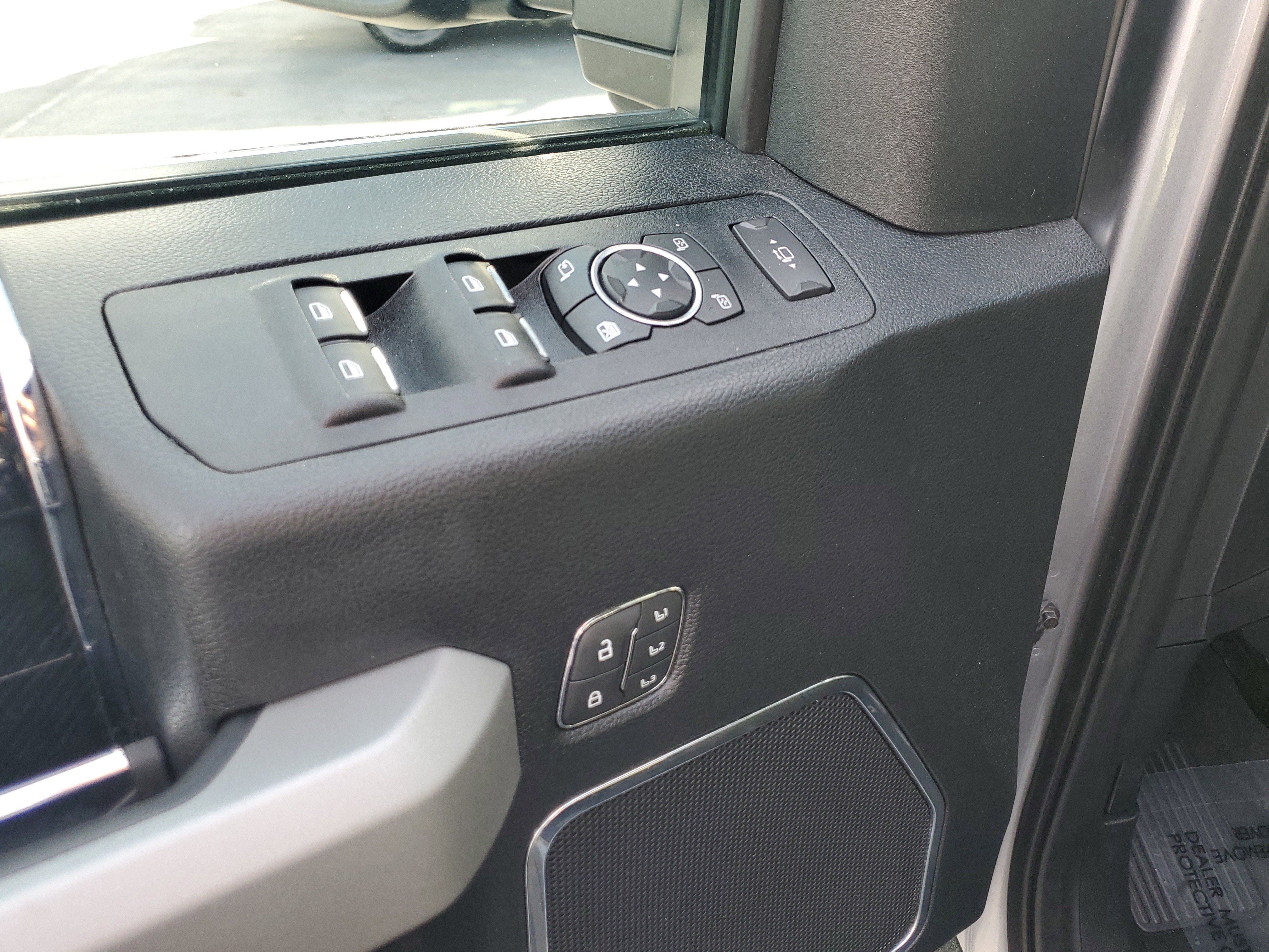 Certified 2021 Ford F250 Platinum w/ FX4 Off-Road Package image 18