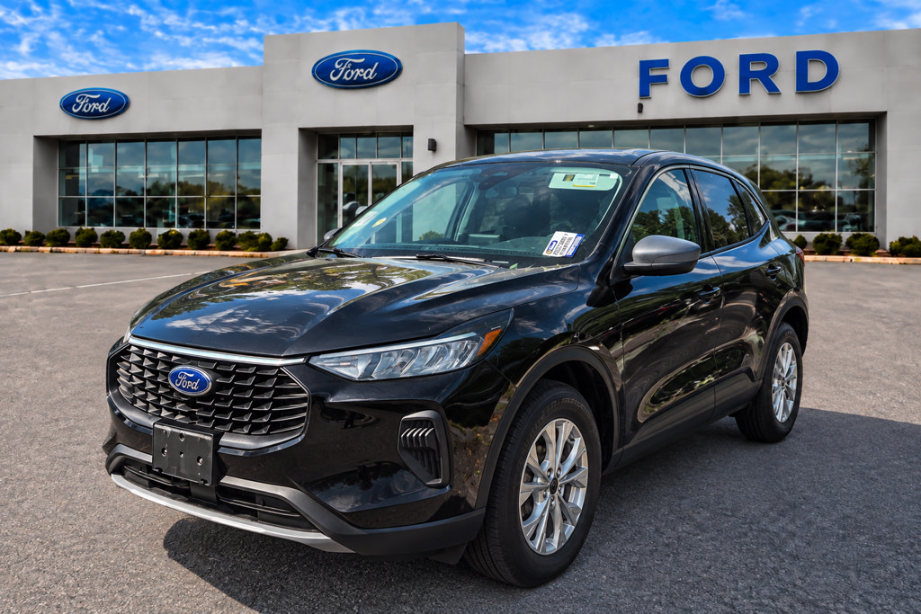 Certified 2023 Ford Escape Active AWD/4WD image 1