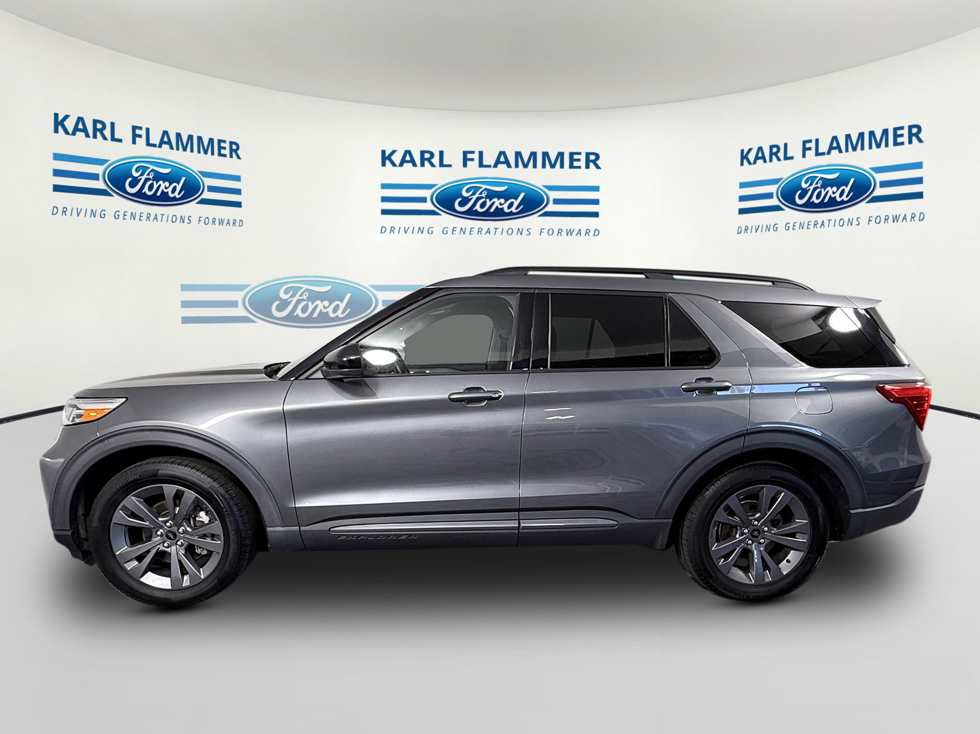 Certified 2022 Ford Explorer XLT w/ Equipment Group 202A RWD image 5