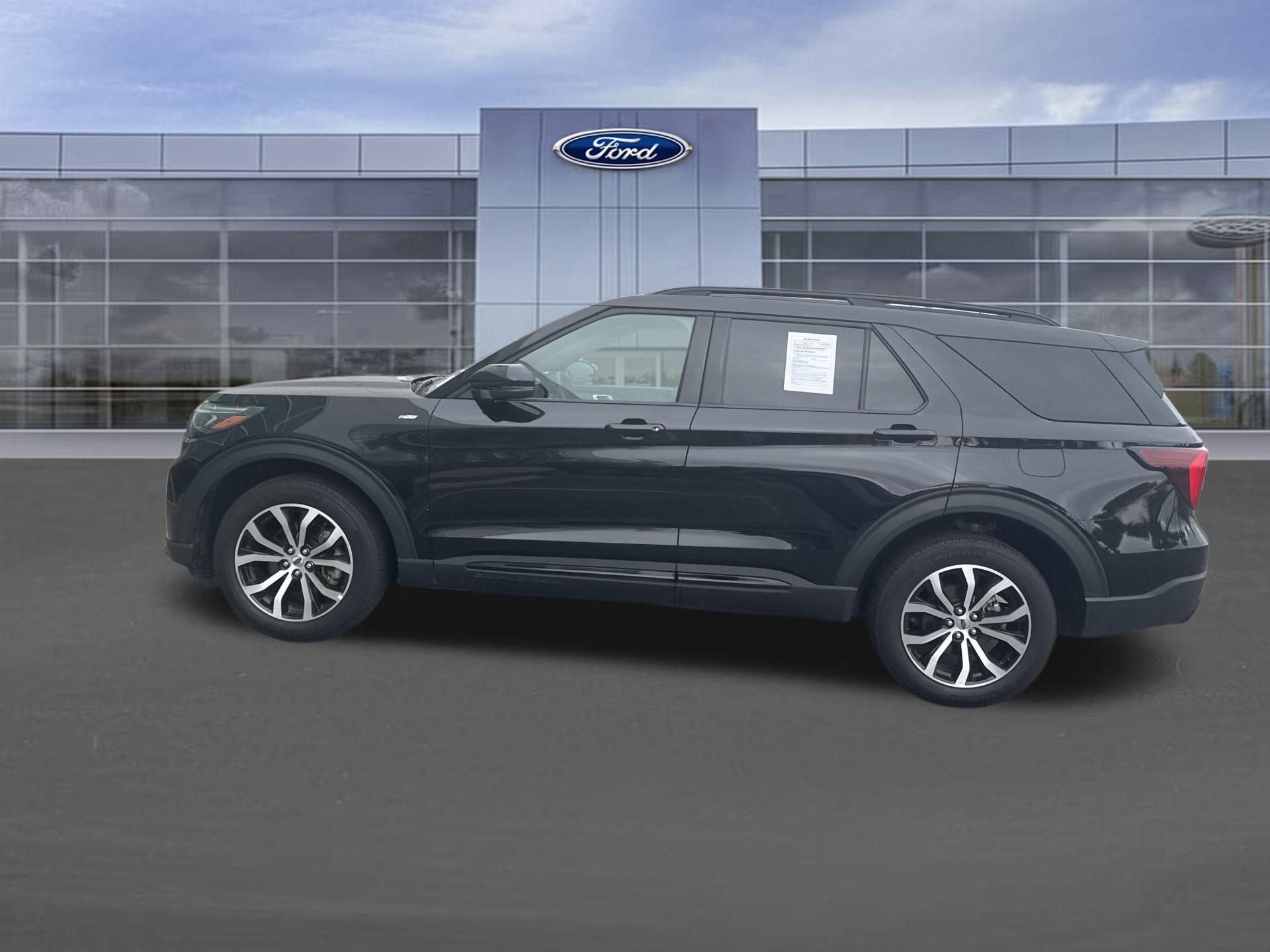 Certified 2025 Ford Explorer ST-Line image 8