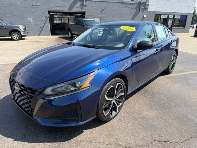Used 2024 Nissan Altima 2.5 SR FWD image 3