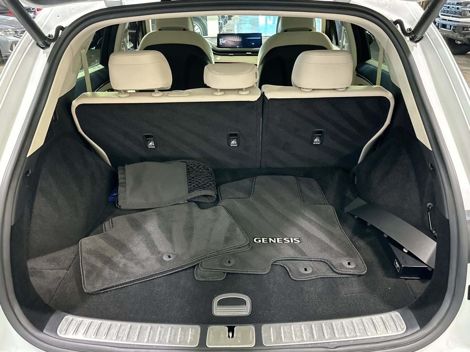 Used 2024 Genesis GV70 2.5T w/ Advanced Package image 36