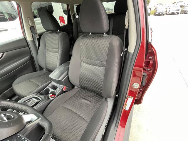 Used 2020 Nissan Rogue SV AWD/4WD image 18