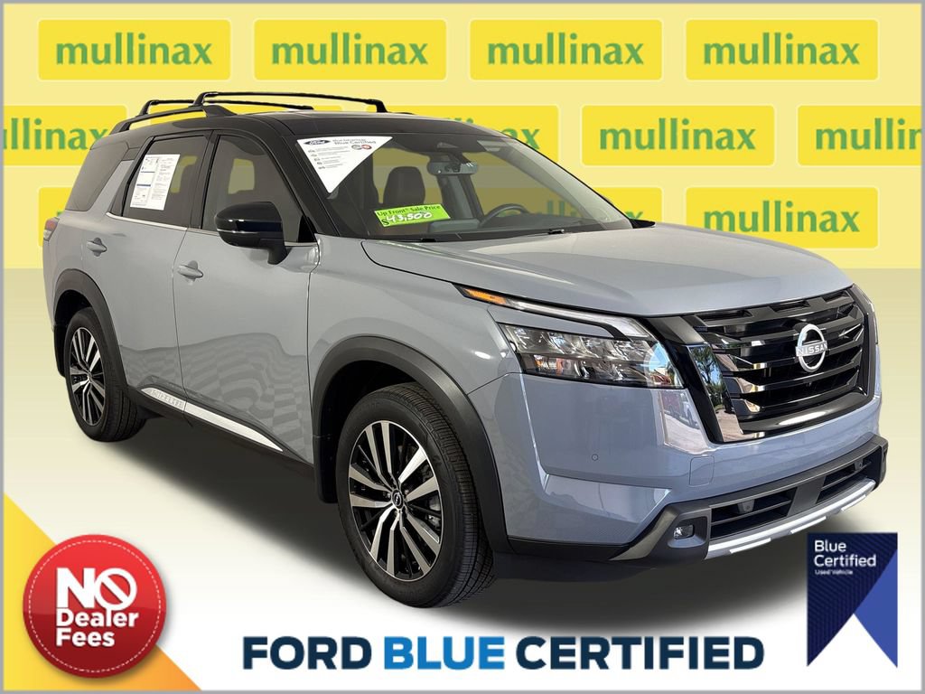 Used 2025 Nissan Pathfinder Platinum w/ Black Appearance Package