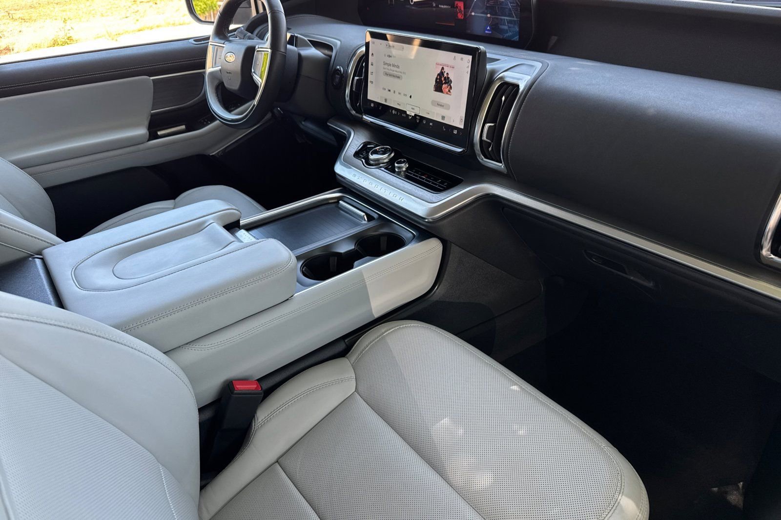 Certified 2025 Ford Expedition Max Platinum w/ Driver's Package AWD/4WD image 19