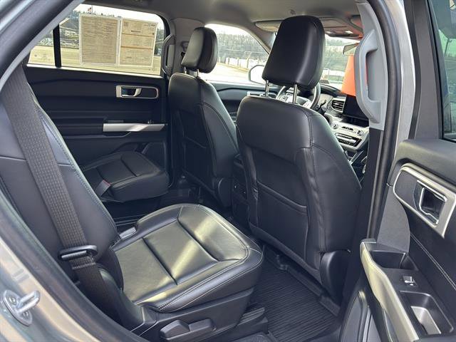 Certified 2022 Ford Explorer XLT w/ Equipment Group 202A image 19
