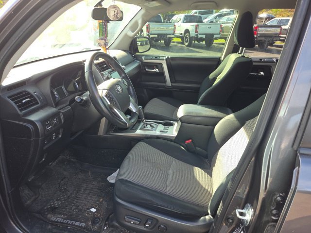 Used 2018 Toyota 4Runner SR5 AWD/4WD image 5