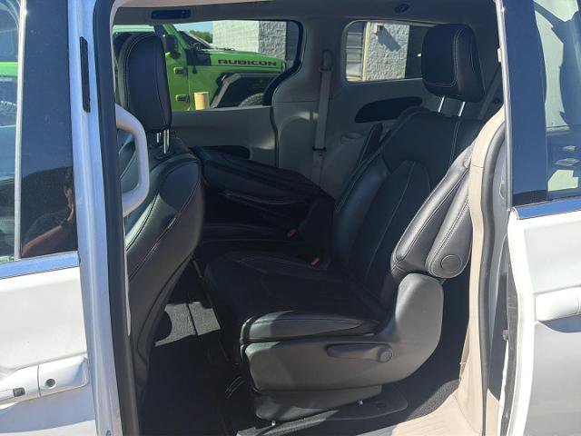 Used 2024 Chrysler Pacifica Limited FWD image 8