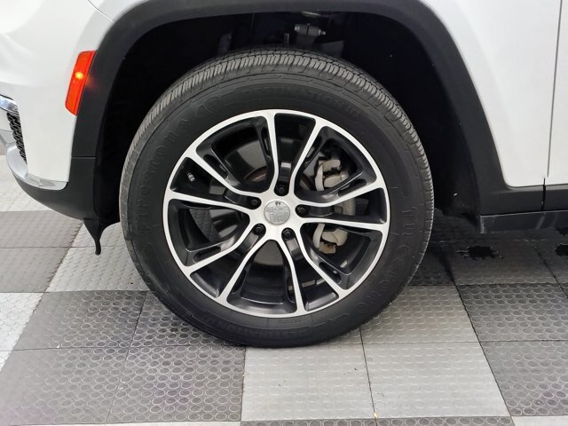 Used 2022 Jeep Grand Cherokee L Limited AWD/4WD image 14