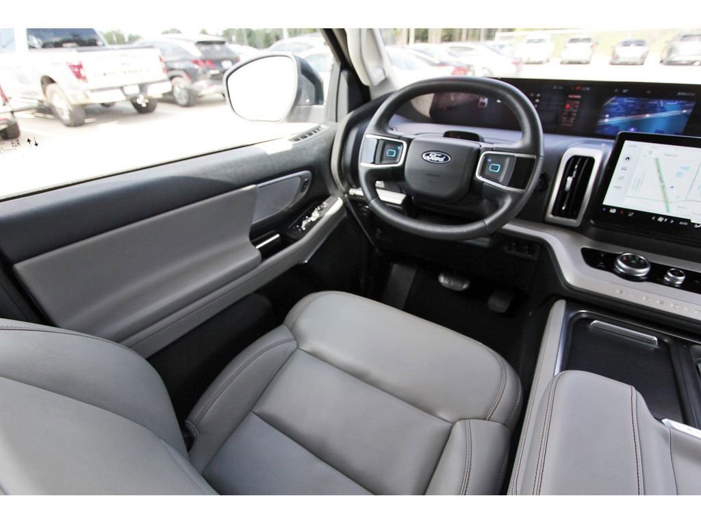Certified 2025 Ford Expedition Active AWD/4WD image 11