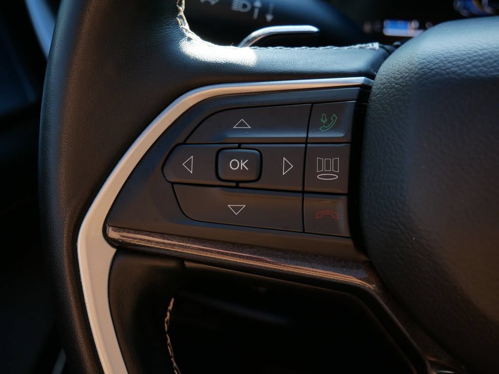 Used 2022 Jeep Grand Cherokee Altitude AWD/4WD image 17