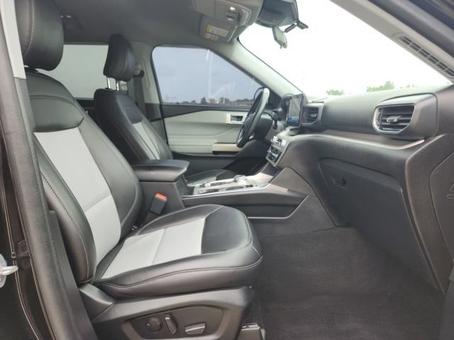 Certified 2022 Ford Explorer XLT w/ Equipment Group 202A AWD/4WD image 13