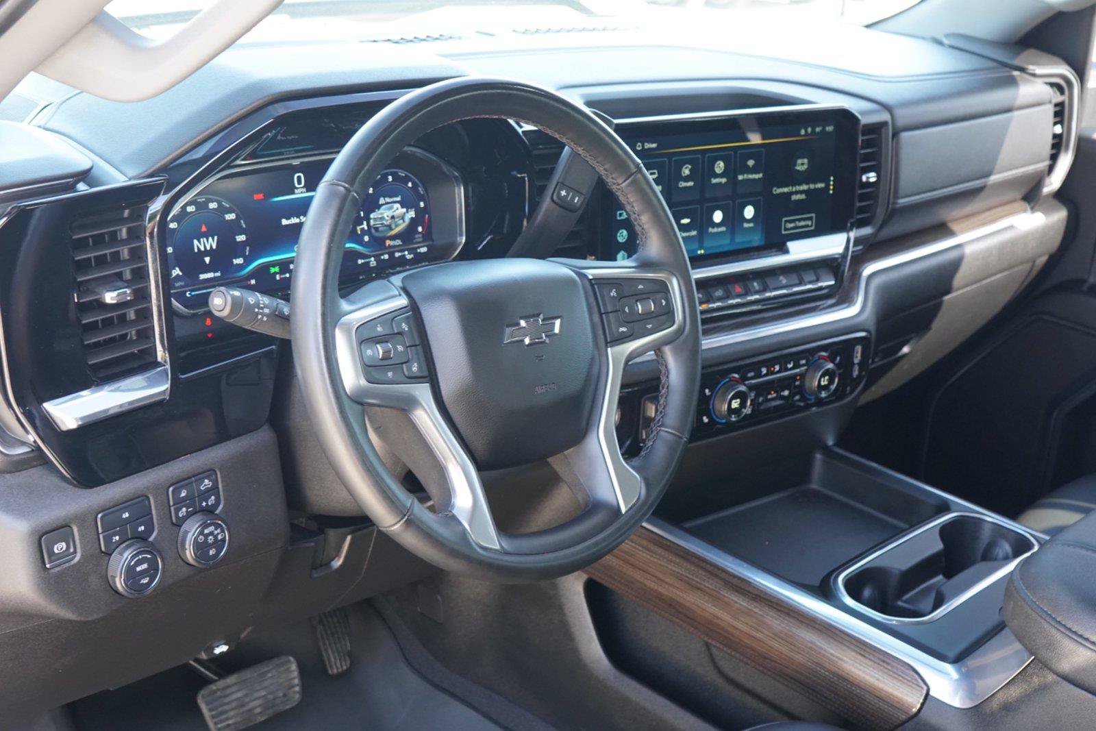Used 2024 Chevrolet Silverado 2500 LT w/ Midnight Edition AWD/4WD image 9