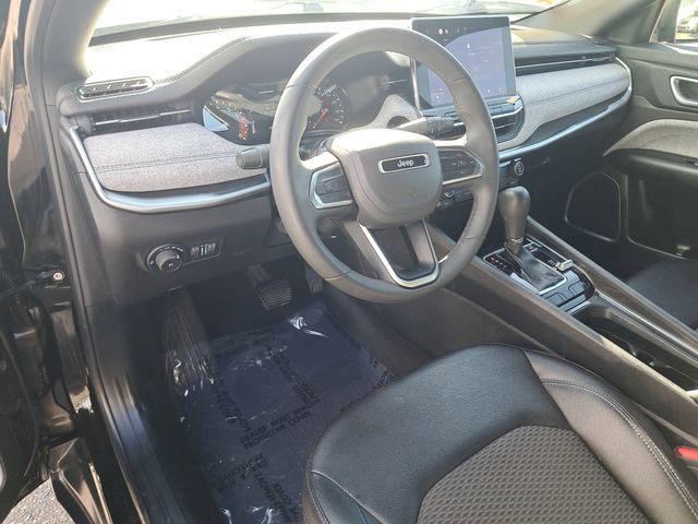 Used 2024 Jeep Compass Latitude image 17