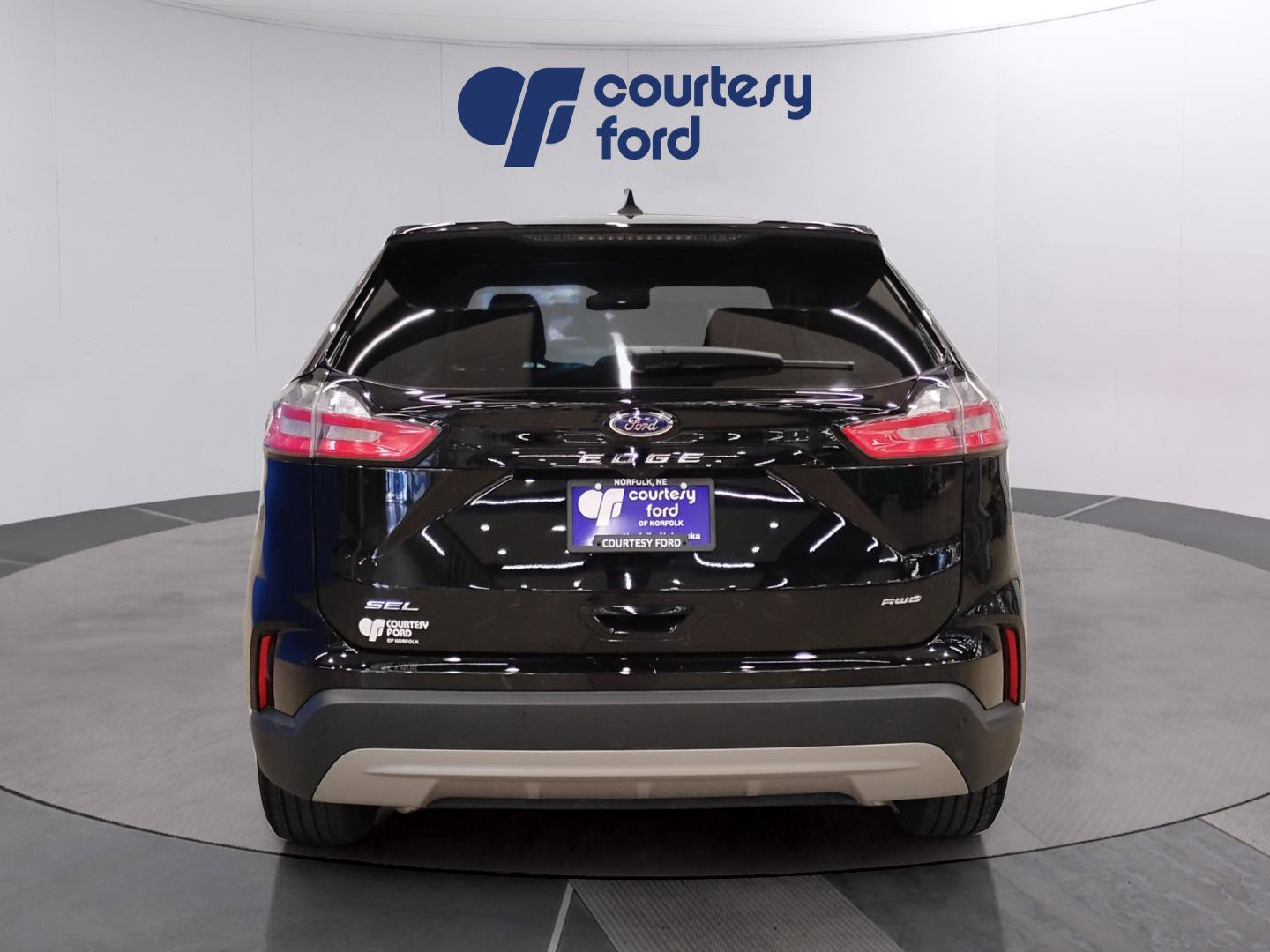 Certified 2024 Ford Edge SEL image 3