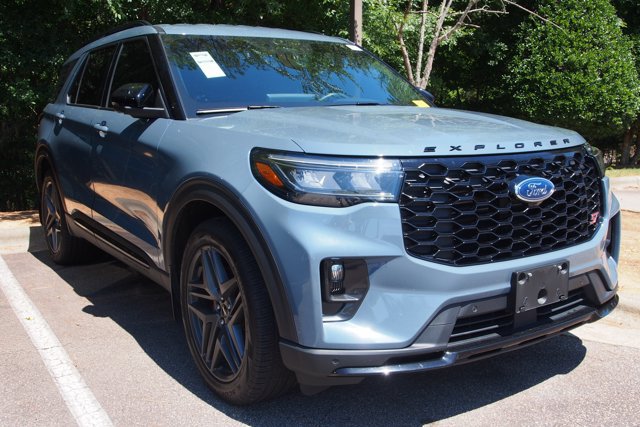 Certified 2025 Ford Explorer ST AWD/4WD image 2