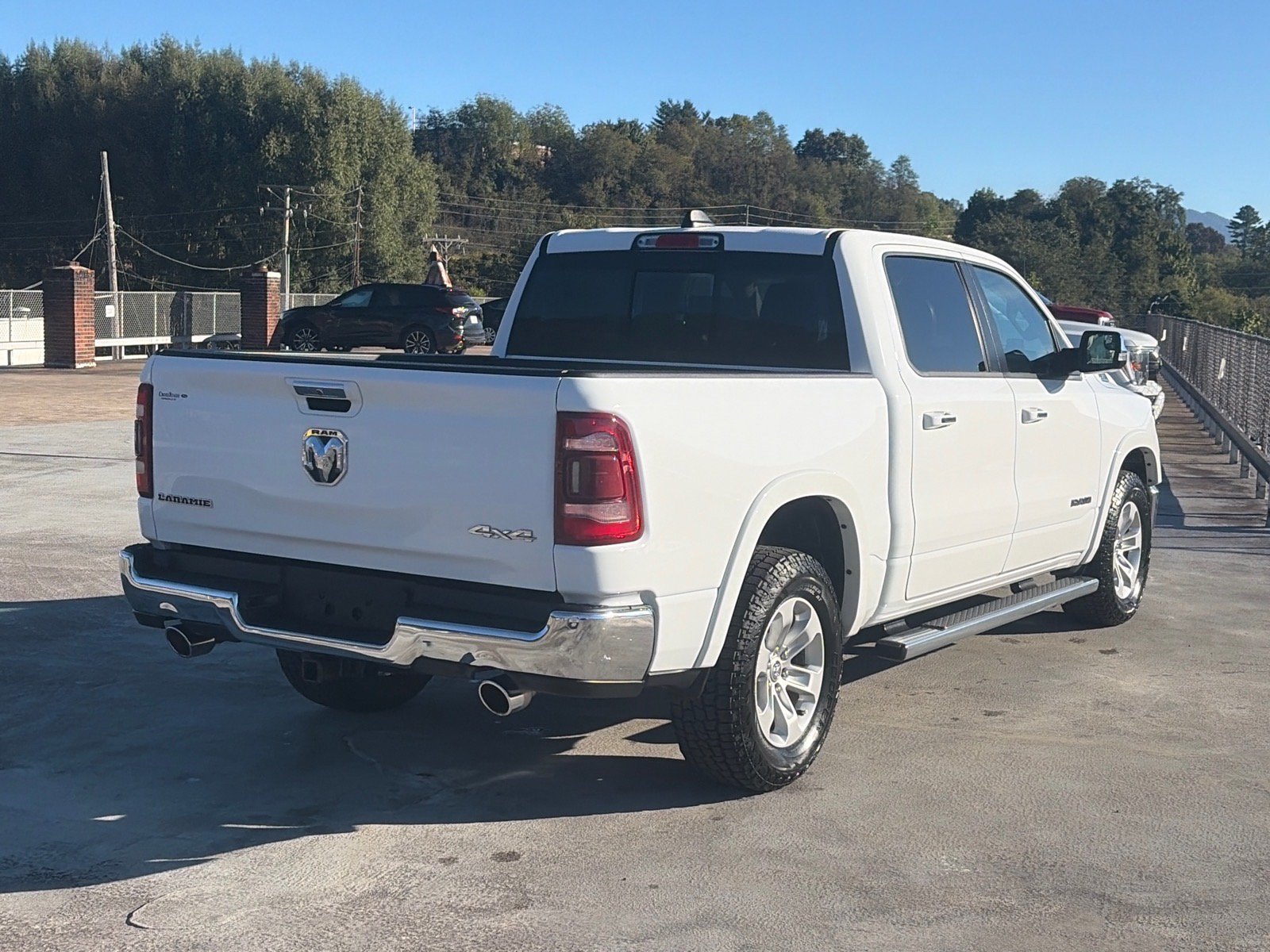 Used 2022 RAM 1500 Laramie AWD/4WD image 3
