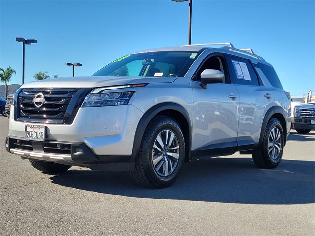 Used 2022 Nissan Pathfinder SL w/ SL Black Package image 5