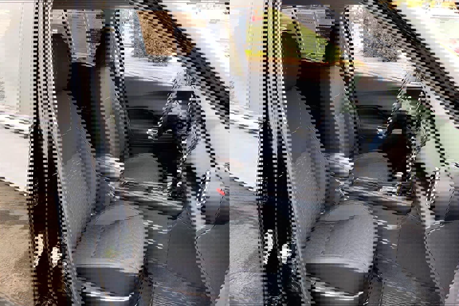 Used 2023 Nissan Kicks SV image 11