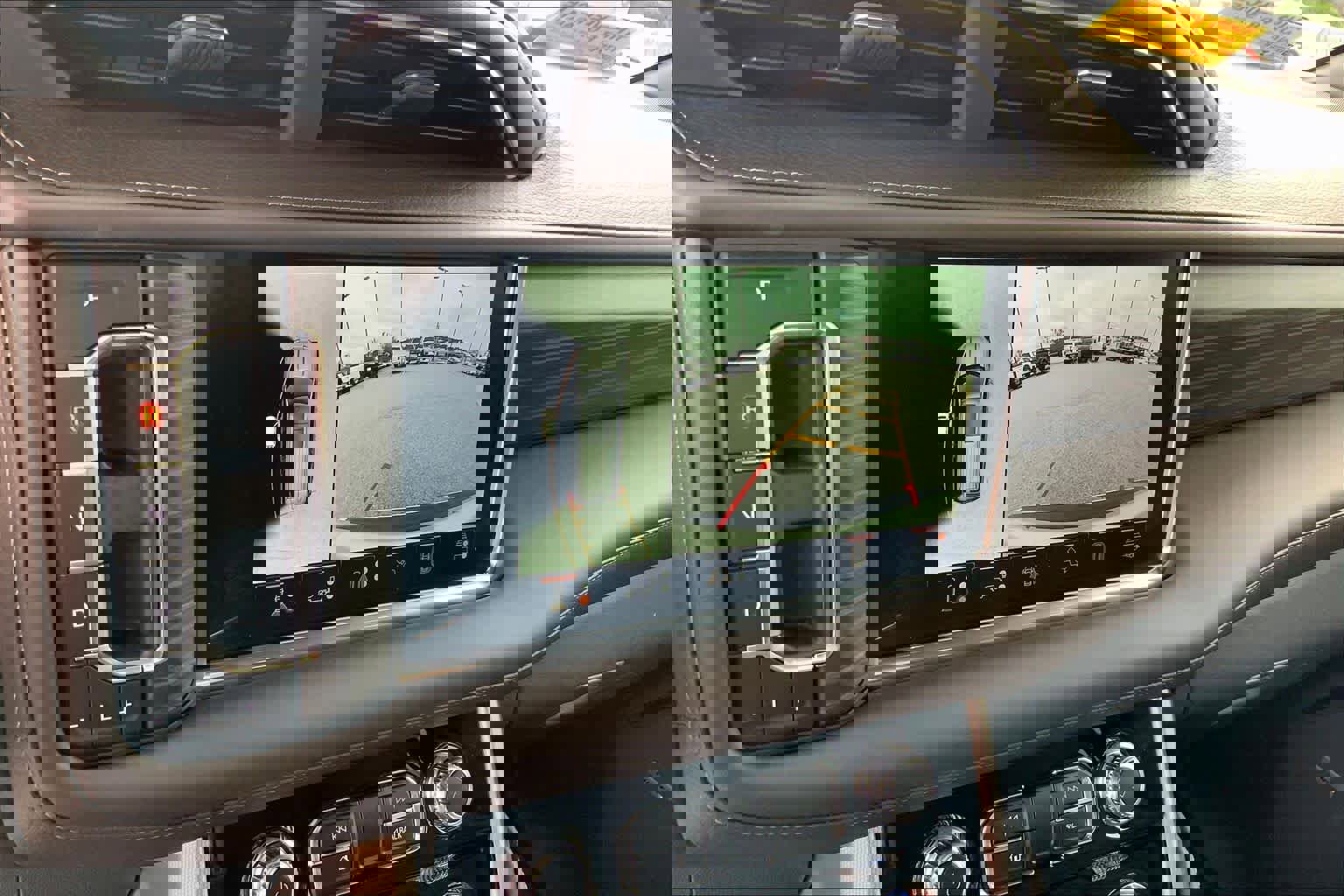 Used 2024 GMC Yukon Denali w/ Advanced Technology Package image 29