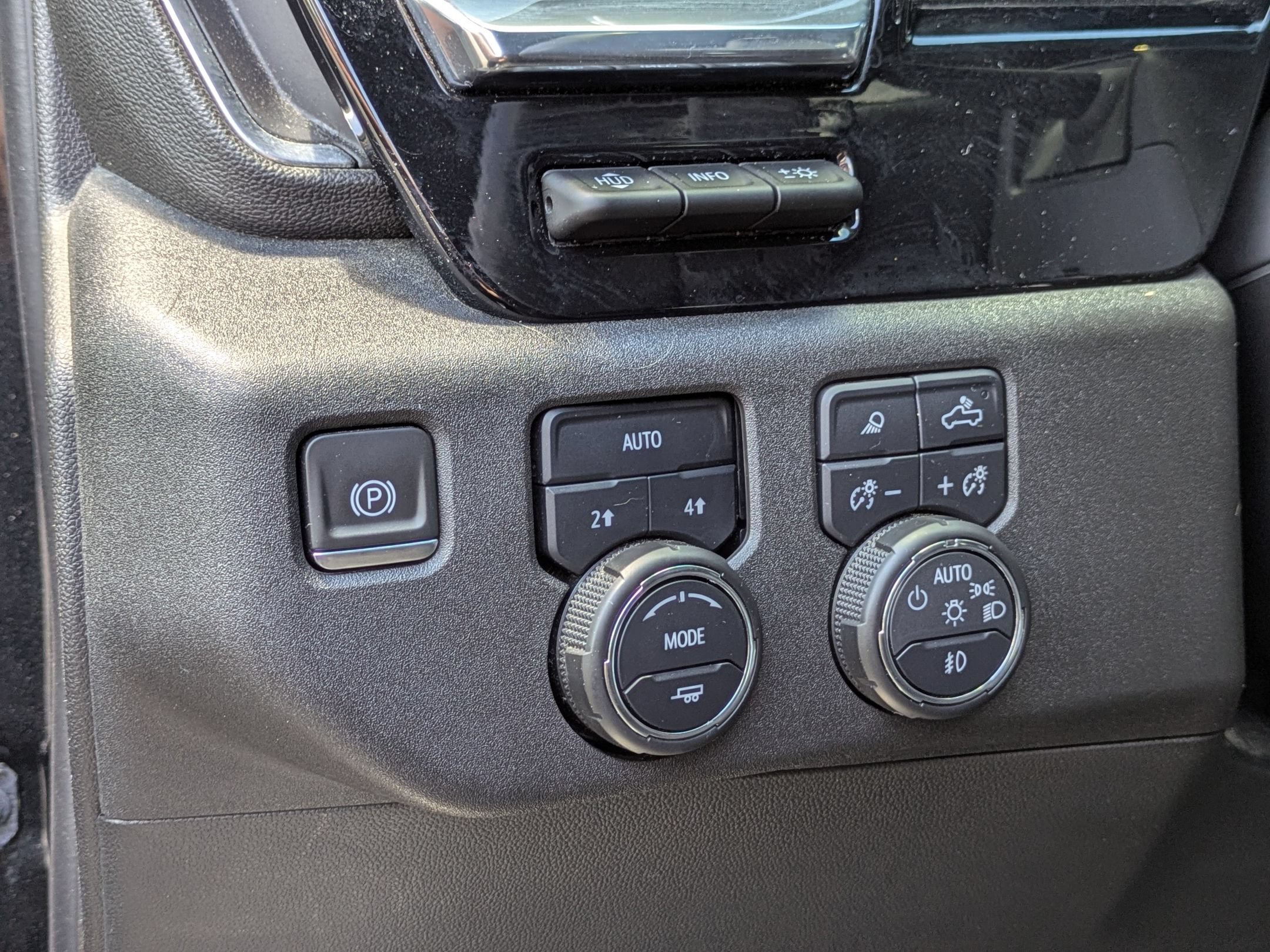 Used 2023 Chevrolet Silverado 1500 LTZ w/ Technology Package AWD/4WD image 15