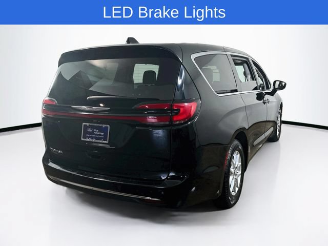 Used 2024 Chrysler Pacifica Touring-L FWD image 11