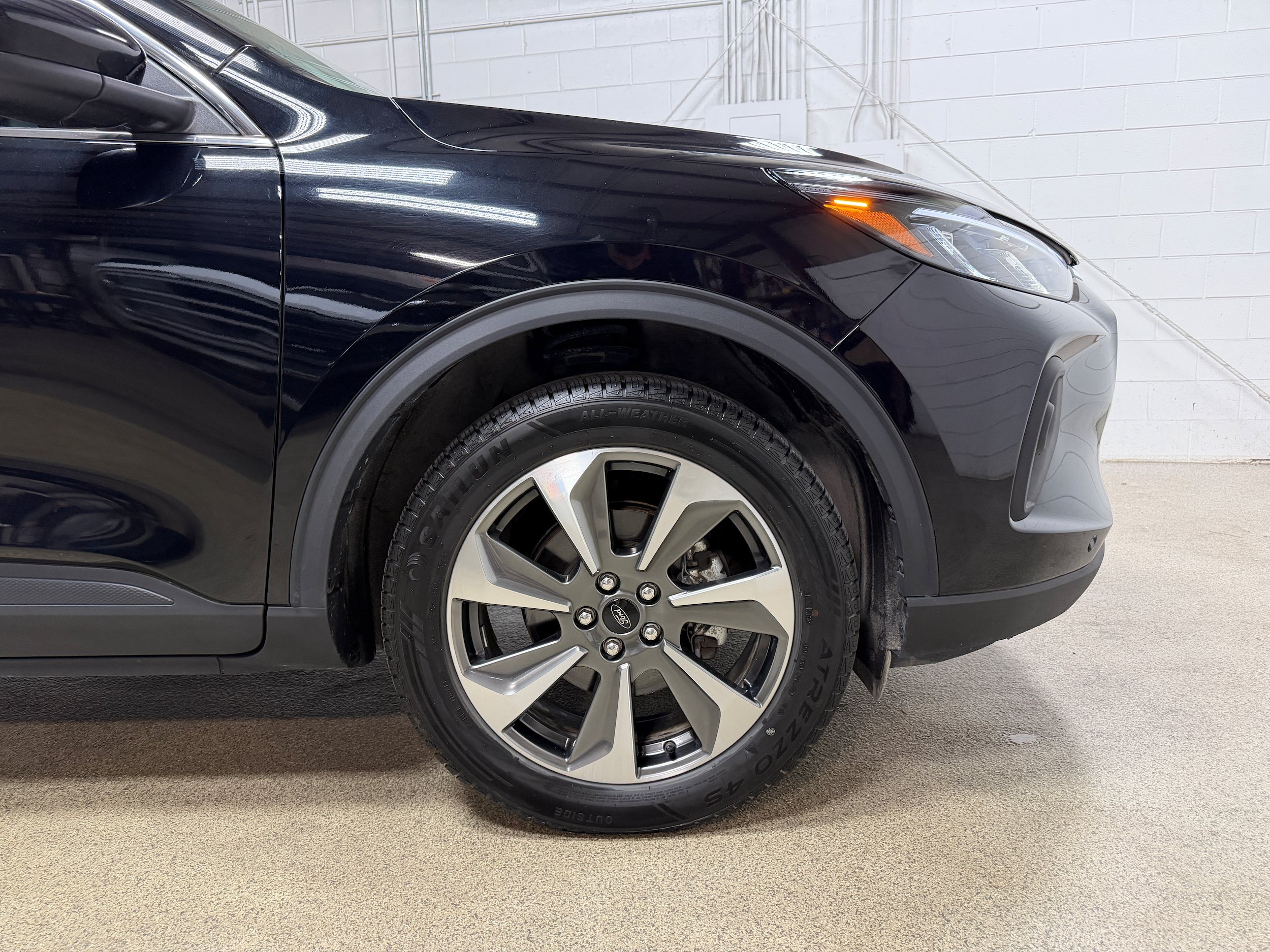 Certified 2024 Ford Escape Platinum AWD/4WD image 30