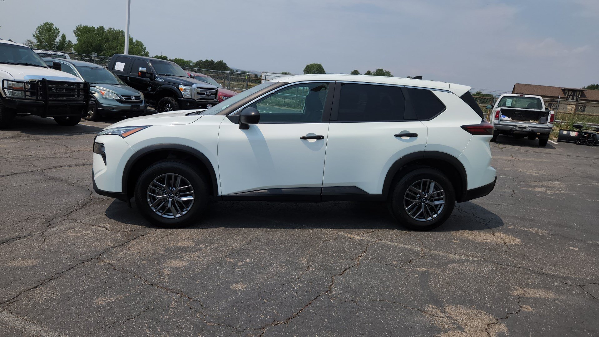 Used 2024 Nissan Rogue S AWD/4WD image 6