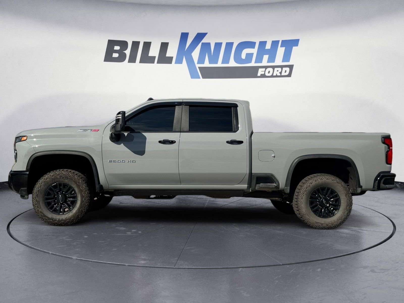 Used 2025 Chevrolet Silverado 2500 ZR2 w/ Technology Package image 2