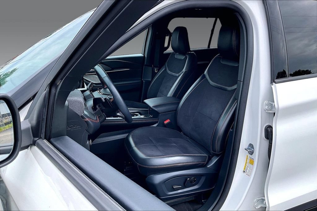 Certified 2025 Ford Explorer ST AWD/4WD image 14
