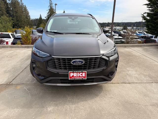 Certified 2025 Ford Escape Platinum AWD/4WD image 2