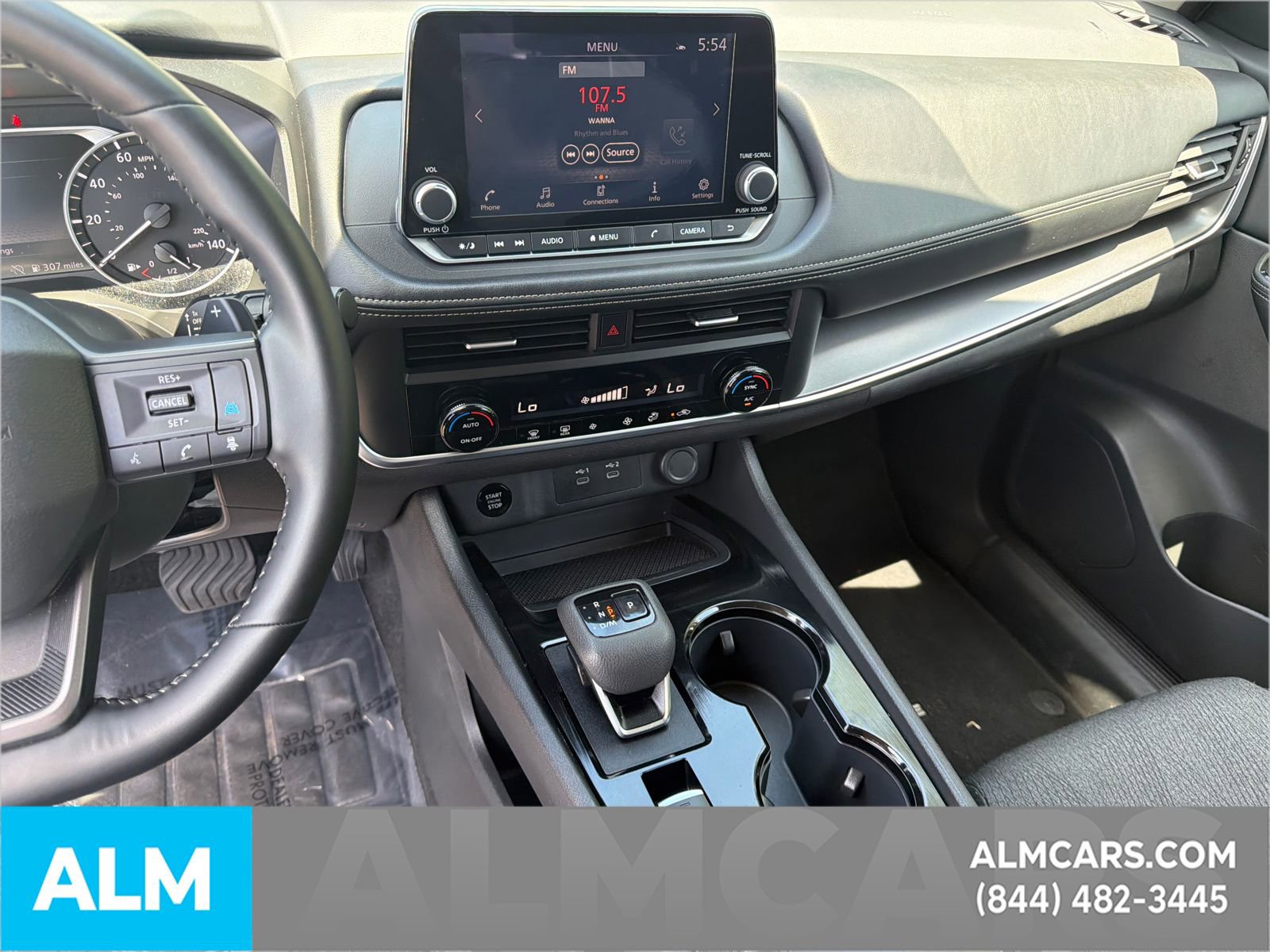 Used 2025 Nissan Rogue SV FWD image 32