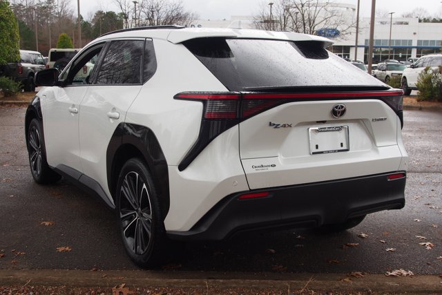 Used 2023 Toyota bZ4X FWD image 3