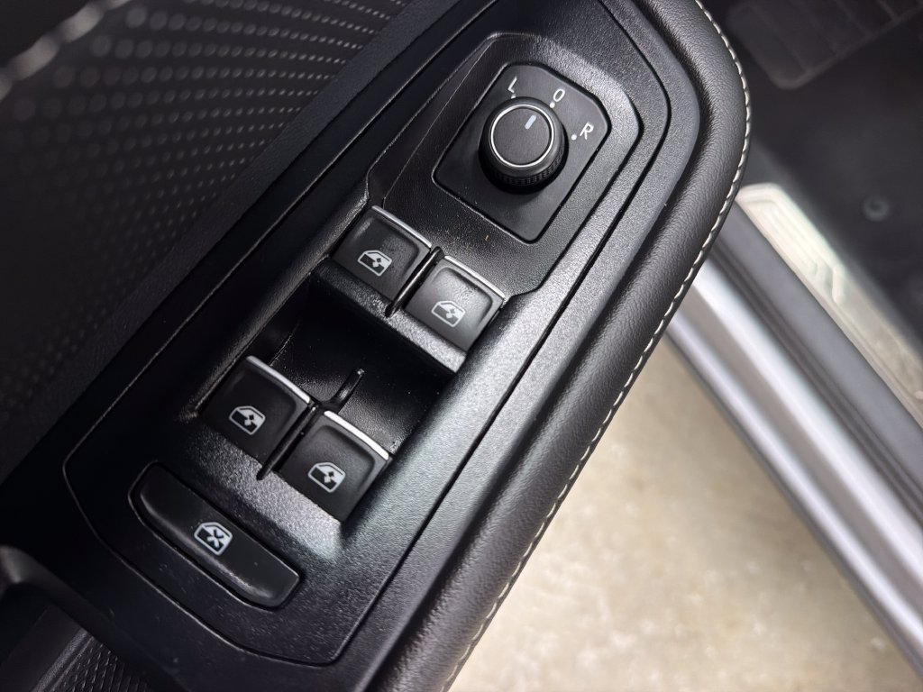 Used 2025 Volkswagen Atlas SE FWD image 16