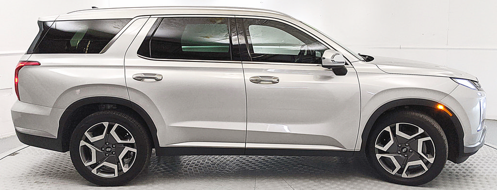 Used 2024 Hyundai Palisade SEL w/ Premium Package AWD/4WD image 2