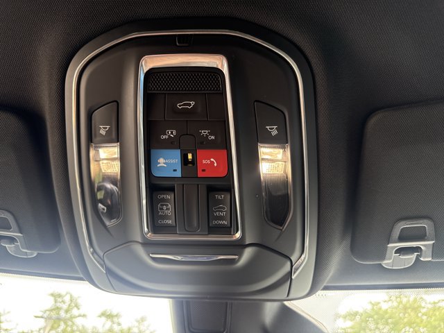Used 2025 Jeep Grand Cherokee Laredo X w/ Luxury Tech Group I RWD image 28
