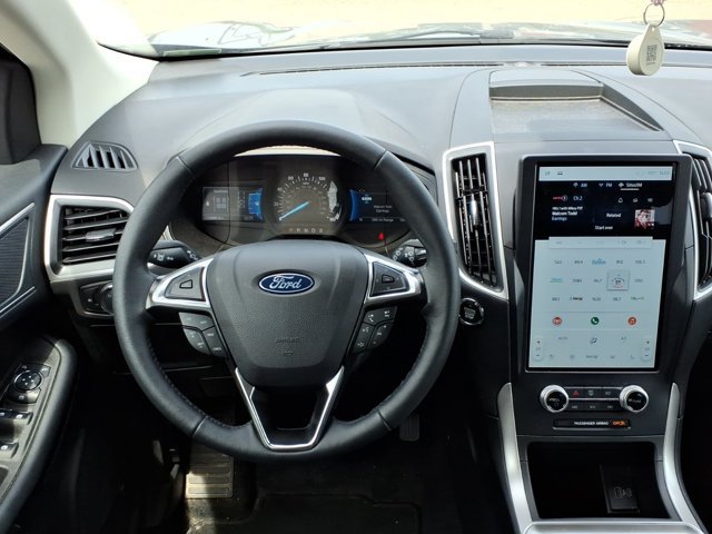 Certified 2024 Ford Edge SEL w/ Convenience Package AWD/4WD image 4