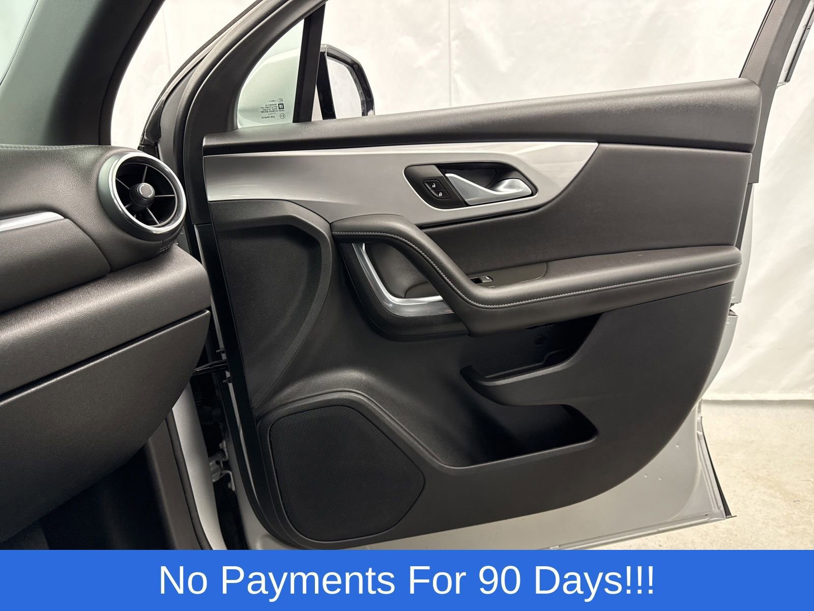 Used 2022 Chevrolet Blazer LT w/ LPO, Black Grille Bar Package image 23