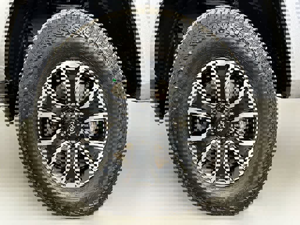 Used 2022 Toyota Tacoma TRD Sport image 11