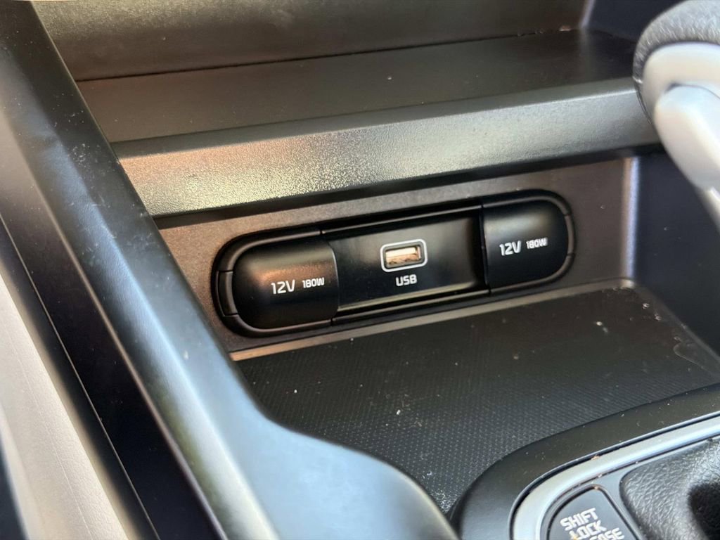 Used 2025 Kia Soul LX FWD image 25