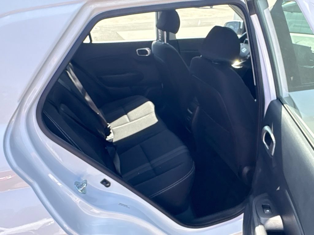 Used 2025 Hyundai Venue SEL FWD image 3
