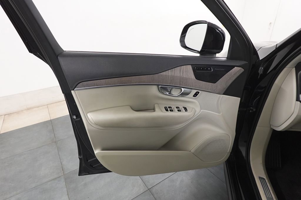 Used 2023 Volvo XC90 B6 Ultimate w/ Protection Package Premier image 7