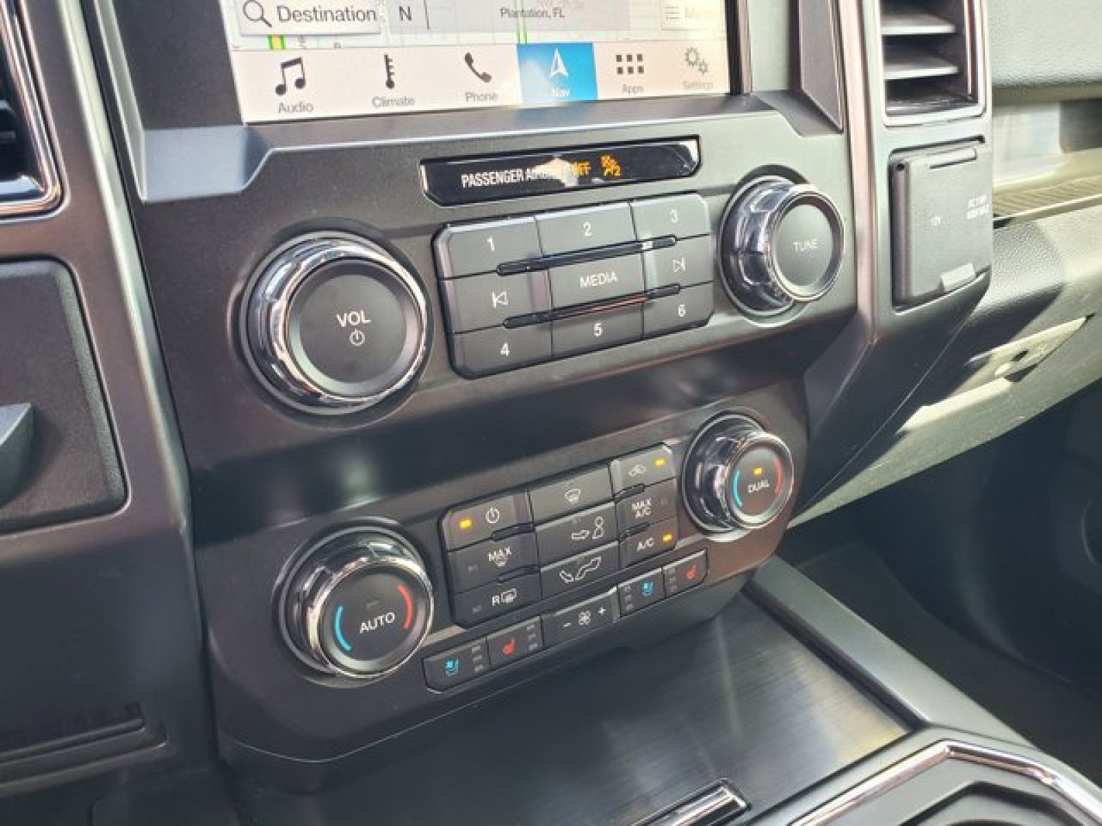 Certified 2019 Ford F150 Lariat image 24