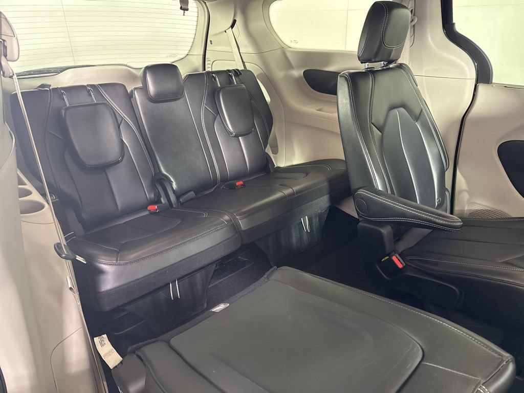 Used 2024 Chrysler Pacifica Touring-L FWD image 8
