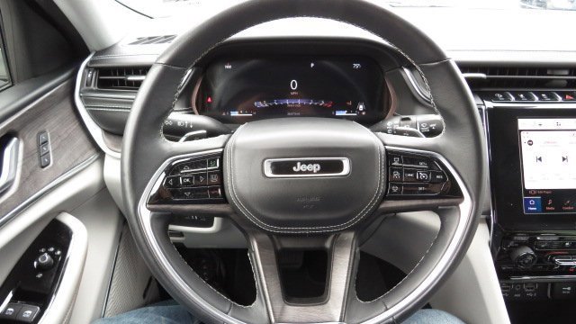 Used 2022 Jeep Grand Cherokee Overland image 23