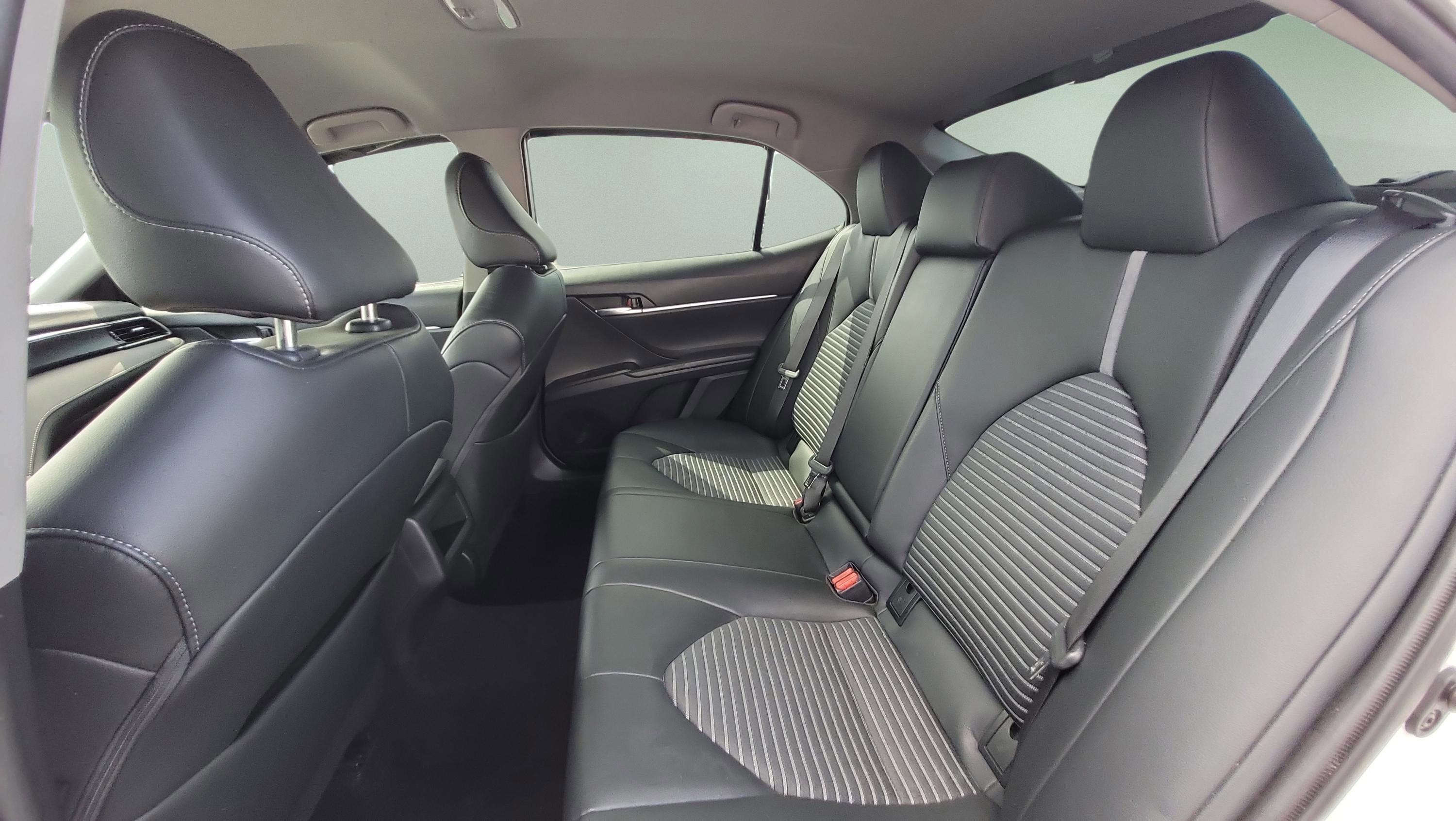 Used 2023 Toyota Camry SE image 14