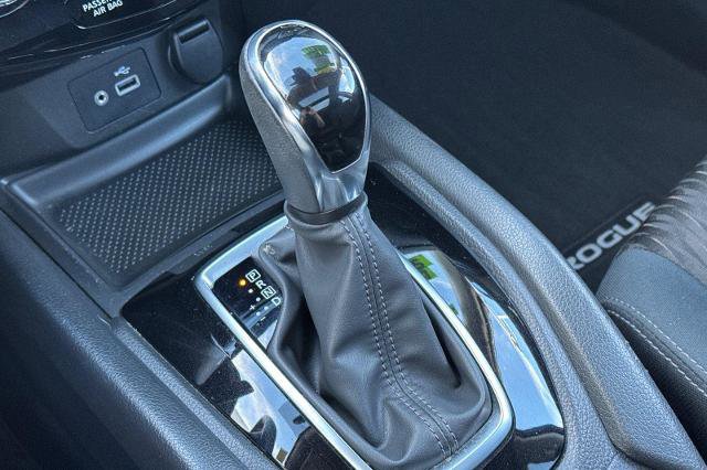 Used 2019 Nissan Rogue SV w/ Premium Package image 25