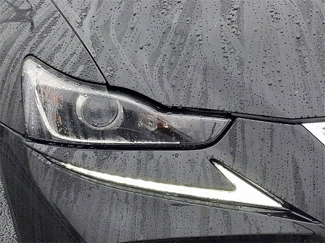 Used 2018 Lexus IS 300 w/ Comfort Package image 9