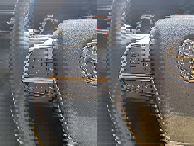 Used 2023 Toyota Highlander L image 12